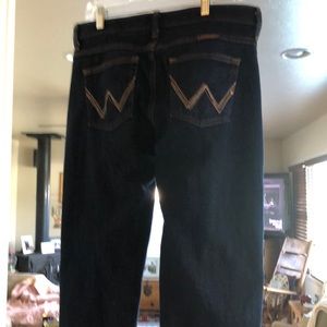 Wrangler Woman Jeans size 7/8. 34” in length